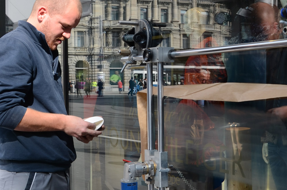 vetrox, glaskratzer, glaskratzer entfernen, glaskratzerentfernung, scratching, graffiti, glass doc, glassanierung, verkratztes glas