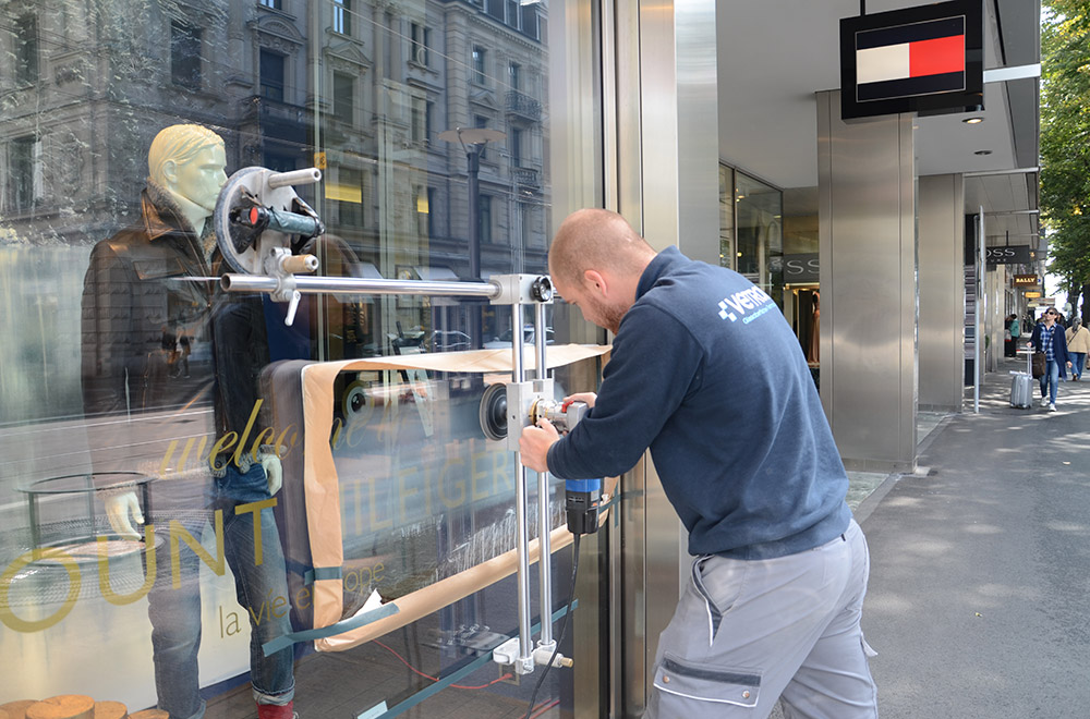 vetrox, glaskratzer, glaskratzer entfernen, glaskratzerentfernung, scratching, graffiti, glass doc, glassanierung, verkratztes glas